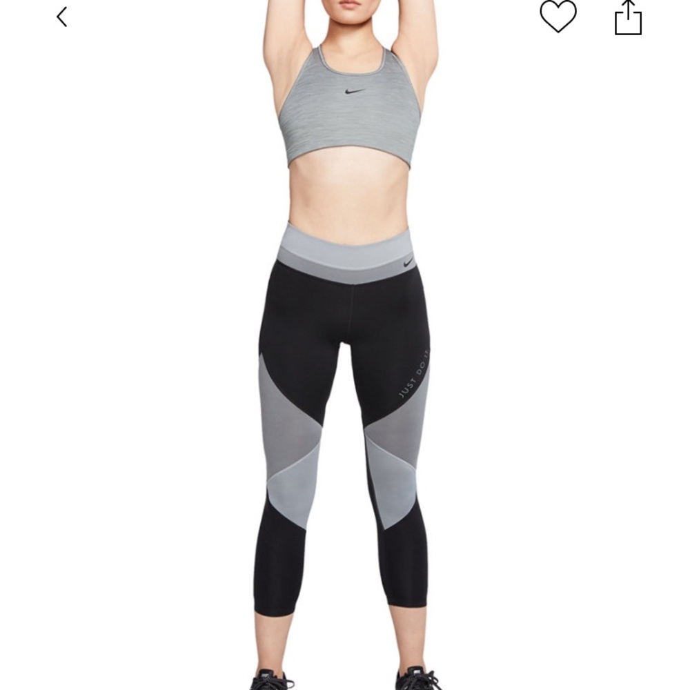 Nike: Swoosh sports Bra